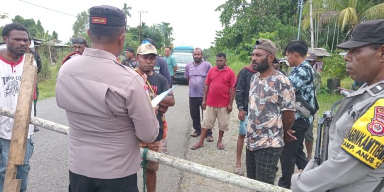 Pemalangan Jalan Trans Jayapura–Sarmi di Mawes Mukti Dibuka Usai Dialog dengan Polisi