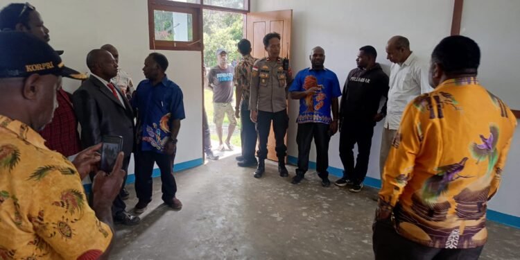 Polres Jayawijaya Amankan Peresmian Laboratorium dan Ruang Kelas SMA Negeri 1 Bolakme