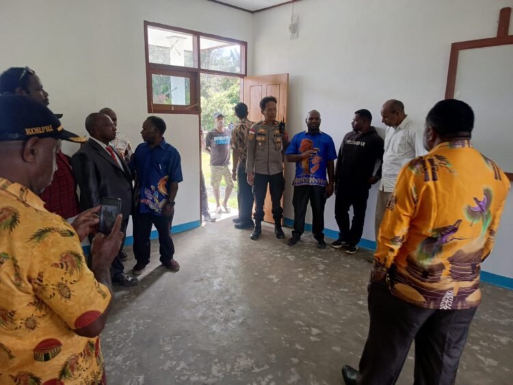Polres Jayawijaya Amankan Peresmian Laboratorium dan Ruang Kelas SMA Negeri 1 Bolakme