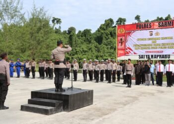 Kapolres Sarmi Pimpin Upacara Kesadaran Nasional dan Penganugerahan Tanda Kehormatan Satyalancana