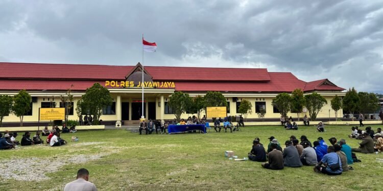 Polres Jayawijaya Hadir Fasilitasi Penyelesaian
Konflik Antar Kubu Masyarakat