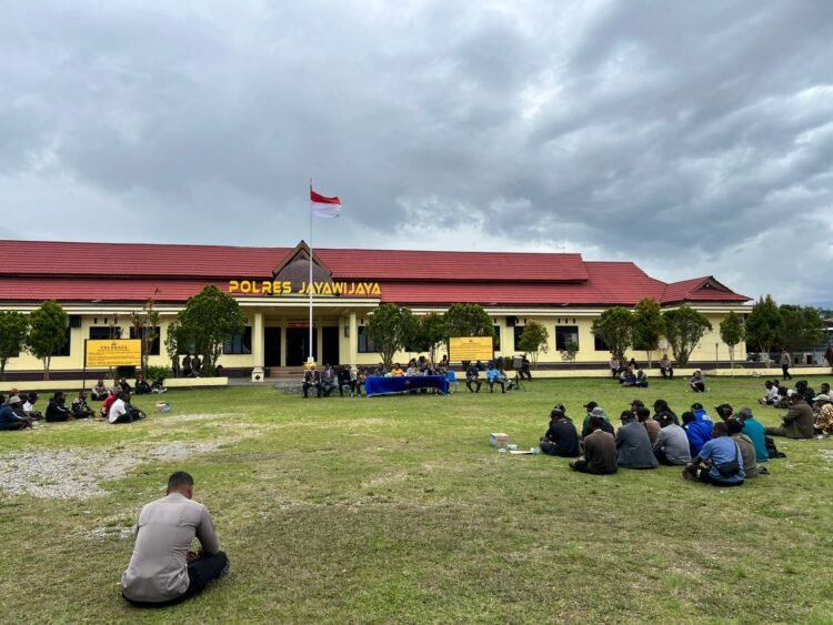 Polres Jayawijaya Hadir Fasilitasi Penyelesaian Konflik Antar Kubu Masyarakat