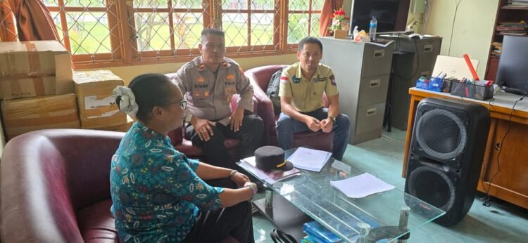 Bhabinkamtibmas Kelurahan Mararena Laksanakan Kunjungan ke SMA Negeri 1 Sarmi