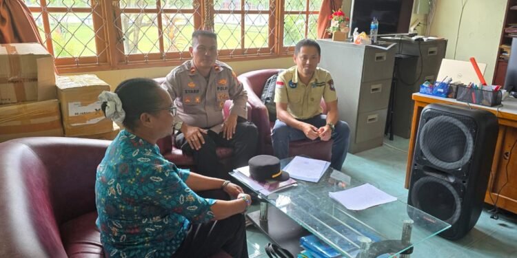 Bhabinkamtibmas Kelurahan Mararena Laksanakan Kunjungan ke SMA Negeri 1 Sarmi