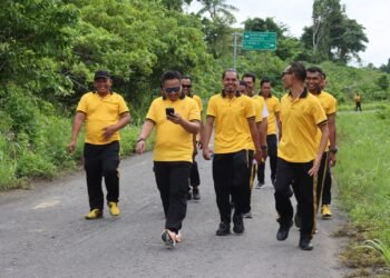 Jaga Kebugaran dan Kebersamaan, Kapolres Sarmi Pimpin Olahraga Pagi Bersama Personel