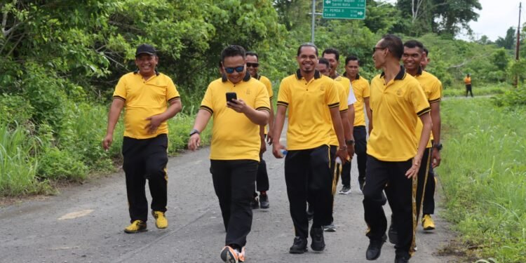 Jaga Kebugaran dan Kebersamaan, Kapolres Sarmi Pimpin Olahraga Pagi Bersama Personel