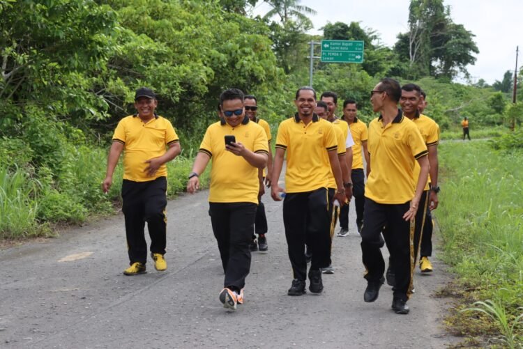 Jaga Kebugaran dan Kebersamaan, Kapolres Sarmi Pimpin Olahraga Pagi Bersama Personel