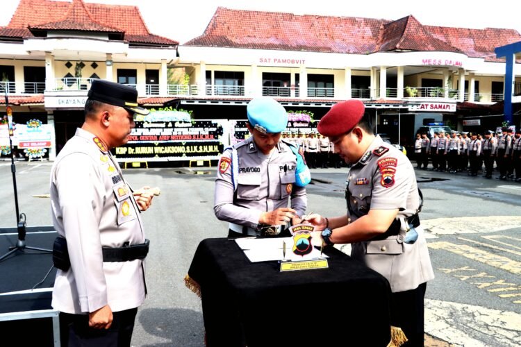 Kasat Reskrim Polresta Cilacap Resmi Berganti, Kapolresta Cilacap Ucapkan Terima Kasih atas Pengabdian Pejabat Lama