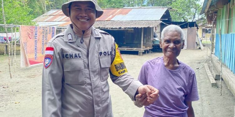 Bangun Kedekatan dan Jaga Keamanan, Bhabinkamtibmas Pantai Timur Gelar DDS