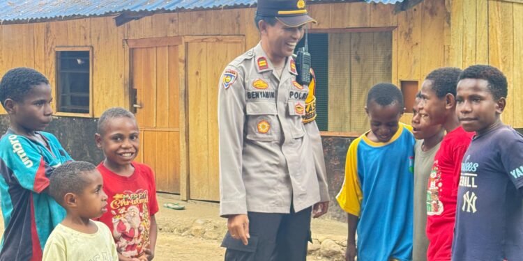 Sat Binmas Polres Jayawijaya Laksanakan Kegiatan DDS di Honai Lama II