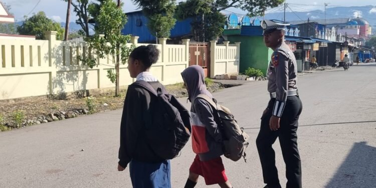 Satlantas Polres Jayawijaya Laksanakan Strong Point Pagi, Wujudkan Kamseltibcarlantas