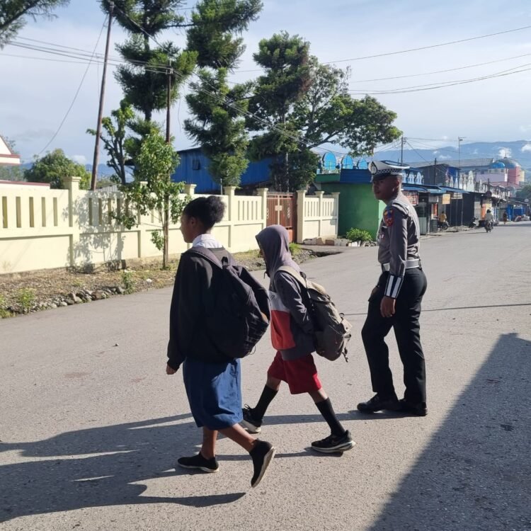 Satlantas Polres Jayawijaya Laksanakan Strong Point Pagi, Wujudkan Kamseltibcarlantas