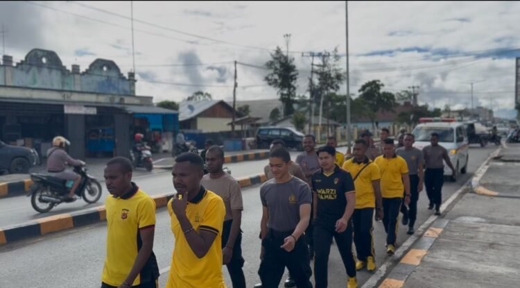Polres Jayawijaya Gelar Jalan Santai untuk Tingkatkan Kebugaran dan Soliditas Personel