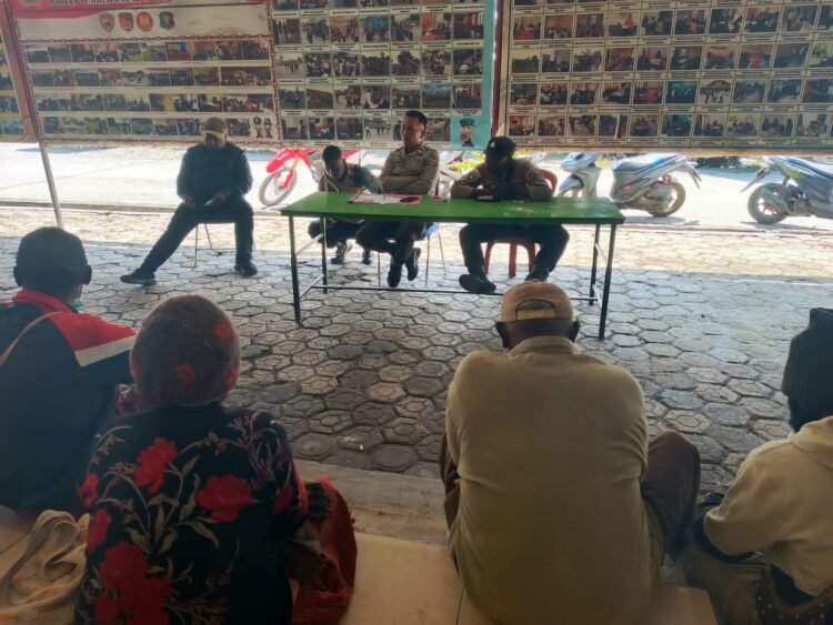 Sat Binmas Polres Jayawijaya Fasilitasi Mediasi Kasus Penganiayaan Melalui Pendekatan Kekekeluargaan