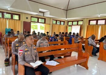 Tingkatkan Keimanan, Personel Kristen Polres Sarmi Laksanakan Binroh Penuh Khidmat