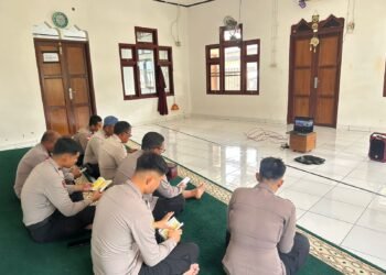 Tingkatkan Keimanan, Personel Kristen Polres Sarmi Laksanakan Binroh Penuh Khidmat