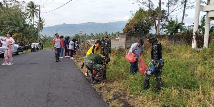 Pererat Kemanunggalan TNI-Rakyat, Koramil 1310-05/Kauditan Bersama Pemerintah dan Masyarakat Kauditan Bersihkan Jalan Poros