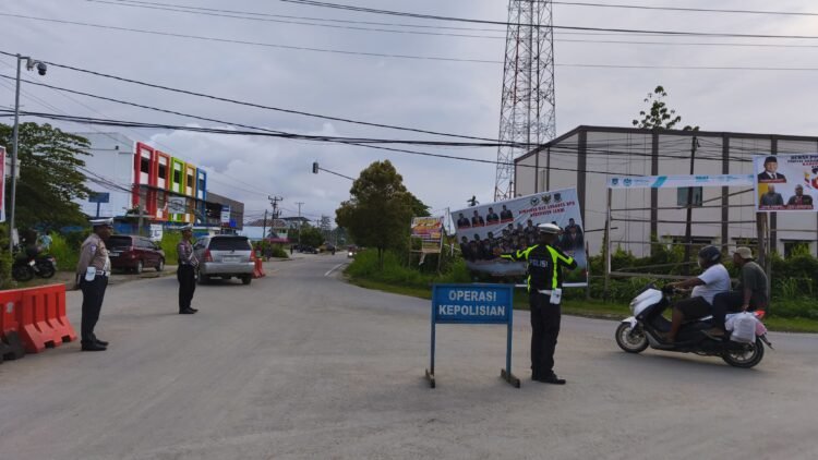 Hari Ke-12 Ops Keselamatan Cartenz 2026, Sat Lantas Polres Sarmi Tegaskan Pentingnya Seatbelt bagi Pengendara R4