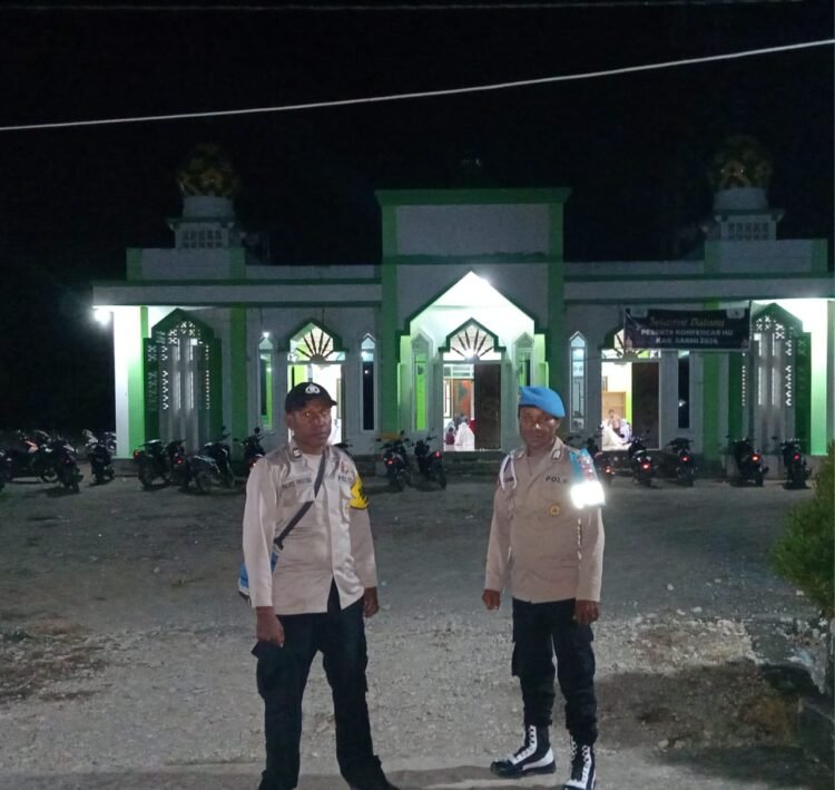 Personel Polres Sarmi dan Polsek Jajaran Intensifkan Pengamanan Sholat Tarawih