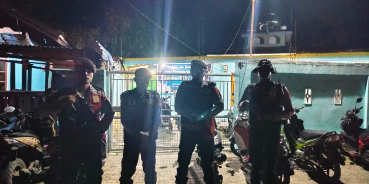 TURJAWALI Malam Ramadhan, Sat Samapta Polres Sarmi Jaga Masjid dan Titik Rawan