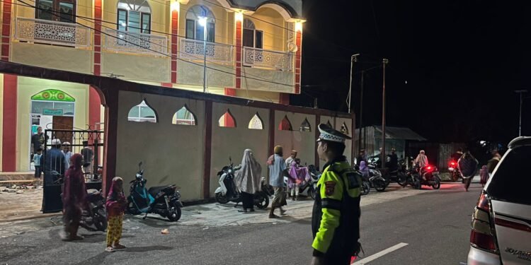 TURJAWALI Malam Ramadhan, Sat Samapta Polres Sarmi Jaga Masjid dan Titik Rawan