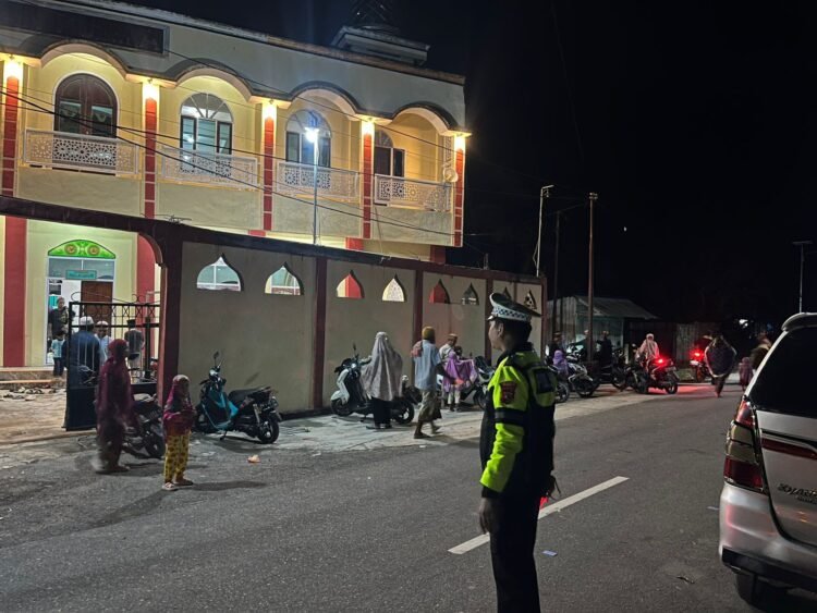 TURJAWALI Malam Ramadhan, Sat Samapta Polres Sarmi Jaga Masjid dan Titik Rawan