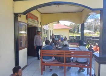 Polsek Asologaima Fasilitasi Mediasi Penyelesaian Laka Lantas Secara Kekeluargaan