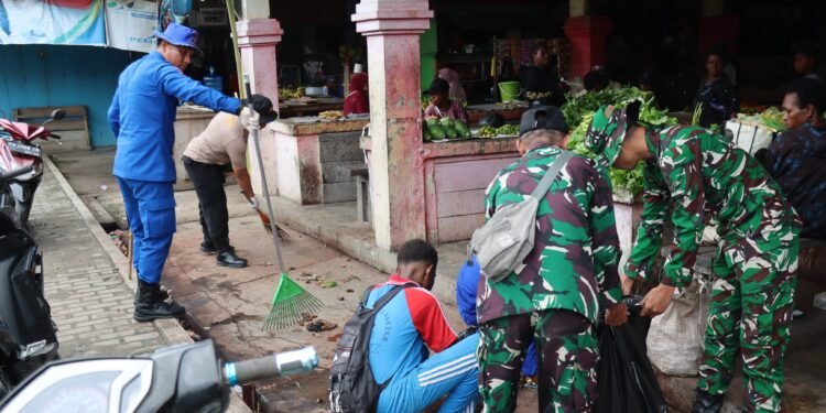 Wujudkan Sarmi Bersih dan Asri, Kapolres Hadiri Karya Bhakti Program Presiden