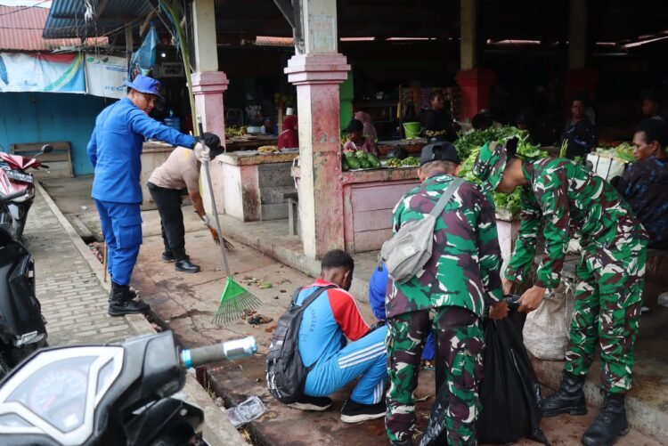 Wujudkan Sarmi Bersih dan Asri, Kapolres Hadiri Karya Bhakti Program Presiden