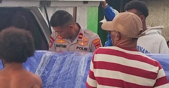 Wujud Empati Polri, Sat polairud Polres Sarmi Bantu Keluarga Antar Jenazah ke Kampung Halaman