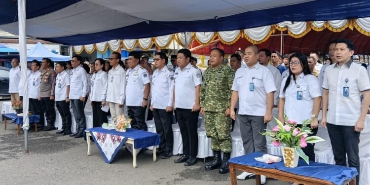 Pastikan Kebutuhan Dasar Masyarakat Tetap Terpenuhi, Dandim 1310/Bitung Bersama Forkopimda Kota Bitung Dampingi Gubernur Sulut Pantau Pasar Murah