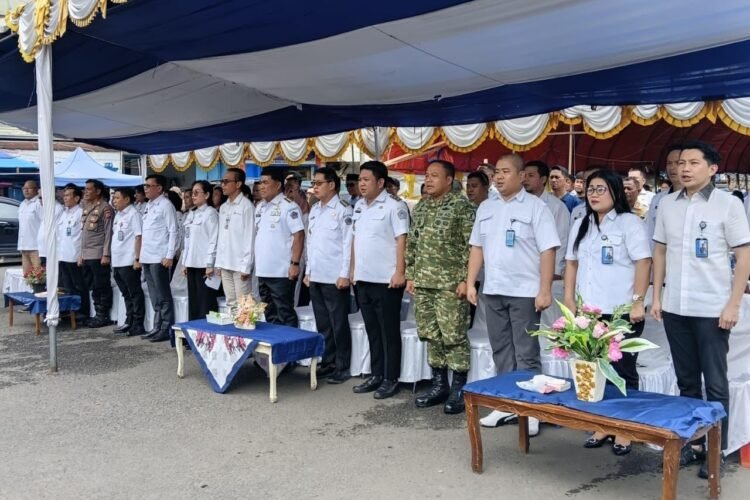 Pastikan Kebutuhan Dasar Masyarakat Tetap Terpenuhi, Dandim 1310/Bitung Bersama Forkopimda Kota Bitung Dampingi Gubernur Sulut Pantau Pasar Murah