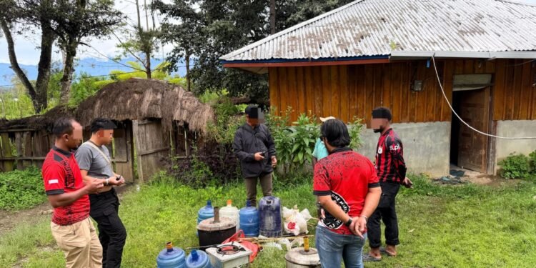 Sat Resnarkoba Polres Jayawijaya Amankan Alat Produksi Miras di Wamena