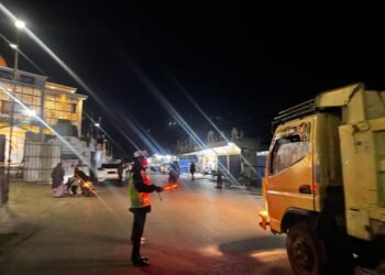 Personel Polres Jayawijaya Laksanakan Pengamanan Sholat Tarawih di Masjid Al-Ihsan