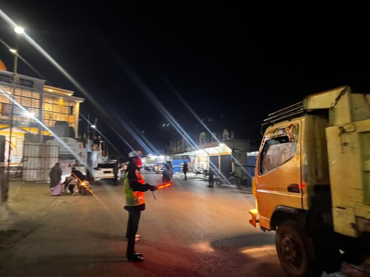 Personel Polres Jayawijaya Laksanakan Pengamanan Sholat Tarawih di Masjid Al-Ihsan