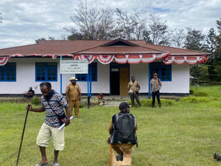 Polsek Bolakme Amankan Sosialisasi Listrik Gratis di Distrik Bolakme