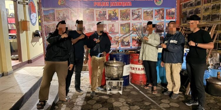 Upaya Cipta Kondusif, Sat Resnarkoba Polres Jayawijaya Amankan Tempat Produksi Miras