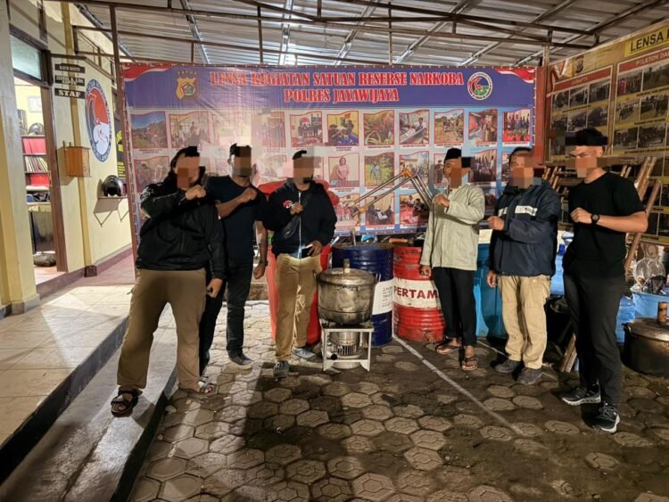 Upaya Cipta Kondusif, Sat Resnarkoba Polres Jayawijaya Amankan Tempat Produksi Miras