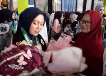 Kebahagiaan Keluarga Ismaya Rosita, Putrinya Resmi Lulus dari jenjang Sekolah Menengah Atas tahun ajaran 2025/2026