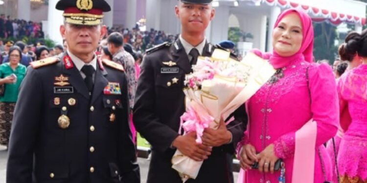 Turut bangga dan Mengucapkan Selamat dan Sukses Atas Pelantikan Putra Brigjen Pol Drs, A.M Kamal. Sebagai Perwira Polri Lulusan AKPOL 2026