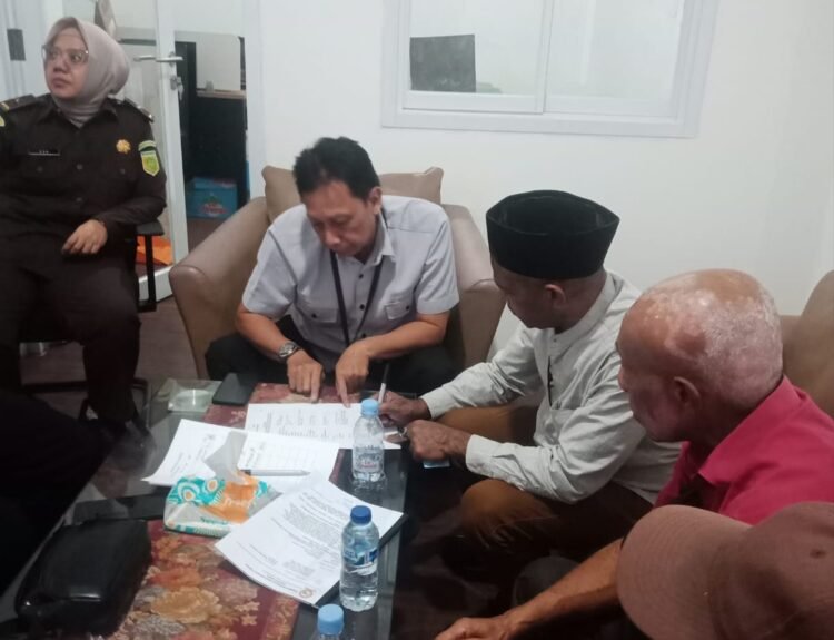 Ustadz Ismail Asso dan Massa Papua Pegunungan tengah Geruduk Kejagung, Desak Gubernur John Tabo serta ketua MRP Agus Nikilik Diperiksa
